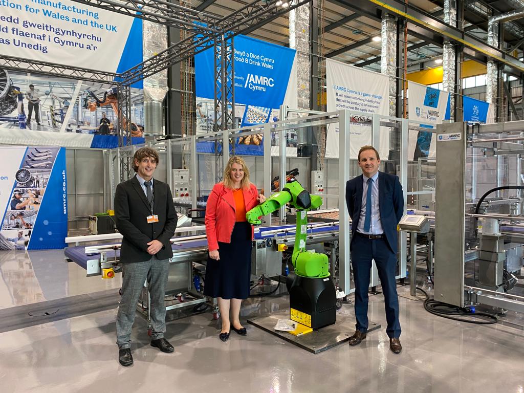 AFRCStrathclyde's tweet photo. 🥂 Celebrations across @HVM_Catapult Centres today as we welcome Katherine Bennett @Westminstrwings as the new #CEO.  Dick Elsy's leadership has delivered a globally respected track record. 🌎 What will the next phase of development bring❔ @RMW136 #innovation #leadership #ukmfg https://t.co/iA7dPfrmWY
