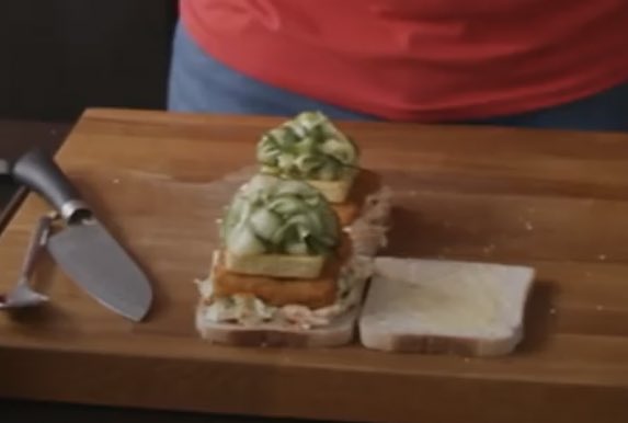halozhome's tweet photo. I’m all about flavor, presentation for me  is secondary. @Louis_Tomlinson https://t.co/WUZv87HLs0