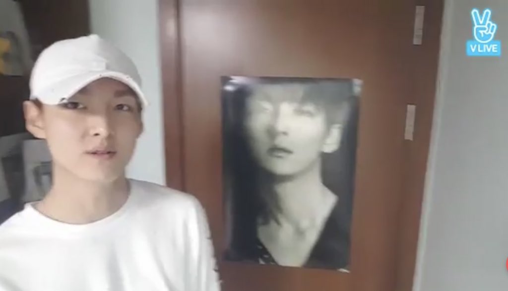 lalunatua's tweet photo. when sf9 did a relay vlive back in 2017 and zuho showed us his old room(?) where it's full of his photos and sf9 merch he even called it "zuho's museum!" 🤣🤣 @SF9official https://t.co/ot4W8GQX0c