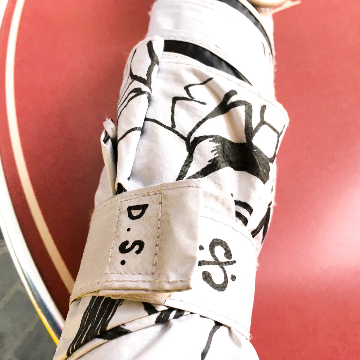 rene_hotoki's tweet photo. 2021.6.14
クラシックのおじさんたちの傘が完成しました。
誰もが振り向く!?
サティさんがイイ味だしてます。
#クラシックのおじさんたち
#HugoDistler #PetersonBerger #VaughanWilliams
#Shostakovich #Ravel #ErikSatie https://t.co/ig57Scy7R8