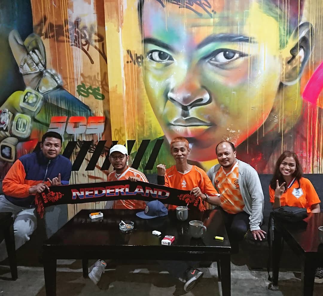 HollandersIndo's tweet photo. Last night from Jakarta,Indonesia!! First match #euro2020
#NED vs Ukraine!!
๐ณ๐ฑ๐ถ๐ฆ
#watchingtogether !! โฝ๏ธ
@onsoranje @KNVB
@euro2020 @oranjeindo @TeamNLtweets
.
#OnsOranje
#WeTheWave
#KNVB
#HollandersIndonesia
#OranjeIndonesia
#TeamNL
#SamenAchterOranje
#NEDUKR https://t.co/gjgkLdrFJ9