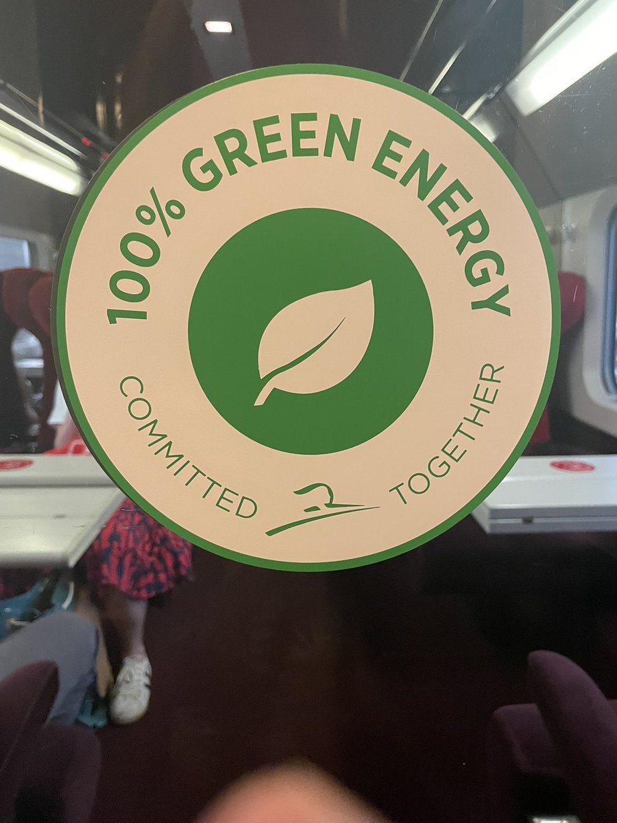 On fête aujourd’hui les 175 ans de la liaison ferroviaire Paris-Bruxelles avec <a href="/bgoss44/">bertrand gosselin</a> &amp; <a href="/IsabelleDelon_/">Isabelle Delon</a> 
Le 1er trajet en 1846 avait mis…2 jours. L’innovation a depuis bien réduit ce temps, passé à 1h20 avec <a href="/thalys_fr/">Thalys</a>. Rien de + court de centre à centre, rien de + écologique