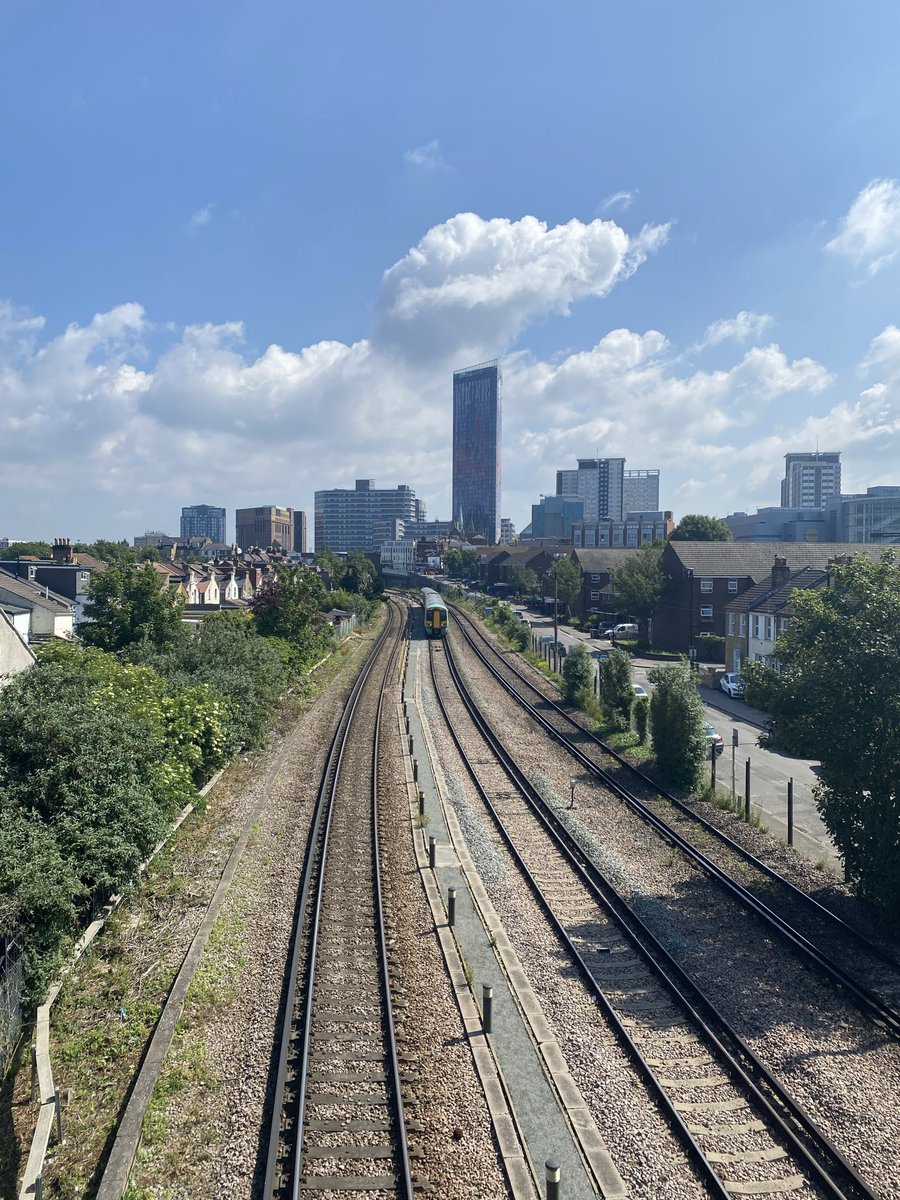 SouthCroydon2's tweet photo. It’s not South Croydon but it’s a nice view #southcroydon #southcroydonisgreat https://t.co/tQQgUHYEkW