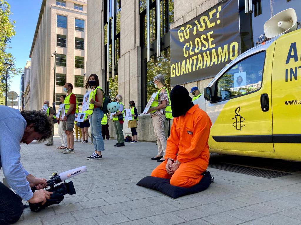 DeGraeveWies's tweet photo. During his visit to #Brussels, we @amnestyvl &amp; @amnestybe are on the streets to urge #JoeBiden to finaly close #Guantanamo, which is a symbol of torture, indefinite detention and injustice. @POTUS https://t.co/n5lwP8vNzg