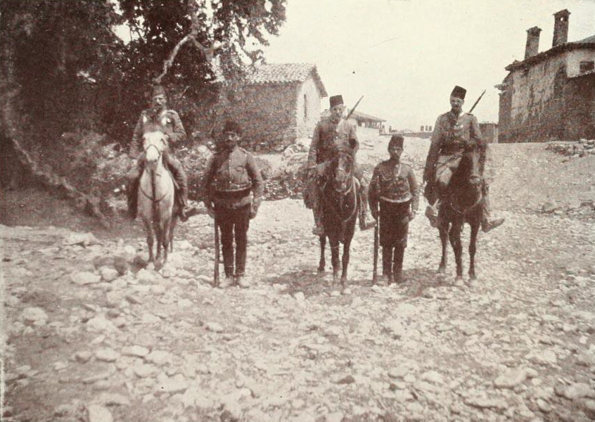 Osmanlı'da Atlı Jandarma Birliğinden bir grup asker görevde iken... Yıl : 1840s Fotoğrafçı : N/A #jandarma182yasında #İyikiVarsınSYDV #pazartesi