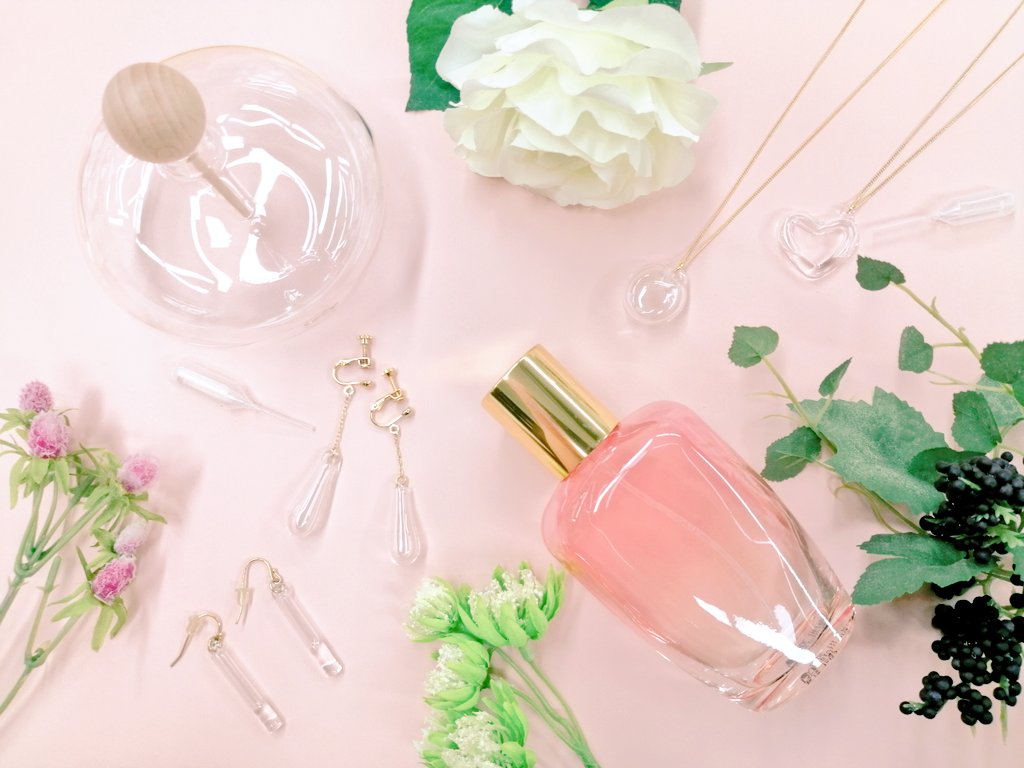 ハリオサイエンス このアロマアクセサリーは 耐熱ガラス職人によって国内でひとつずつていねいに作られています 香水 が直接肌に触れないので 敏感肌の方にもおすすめです 香りを変えたいときやしばらく使用しないときは 薬局で買える 無水エタノール