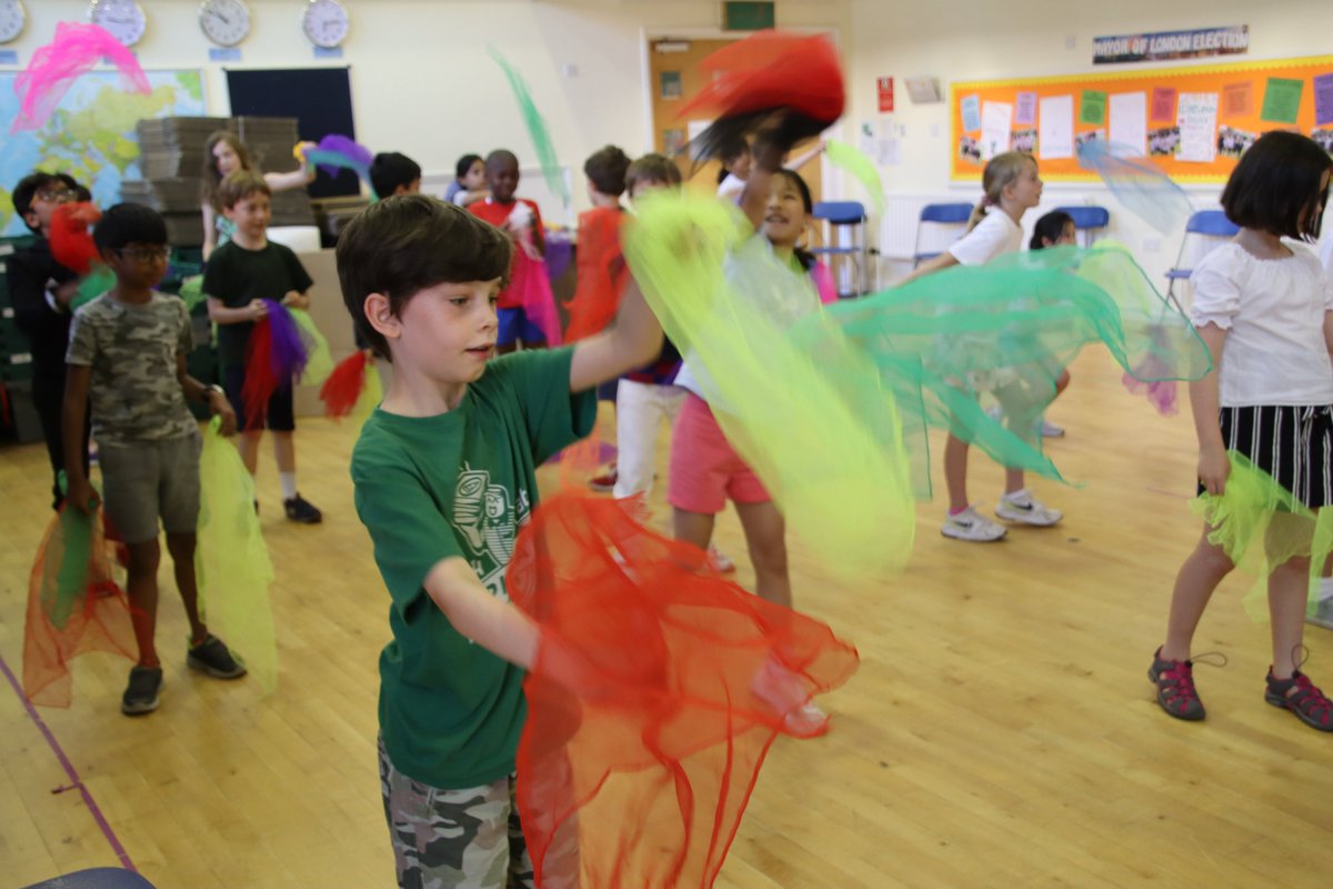 Alleyns_Junior's tweet image. Turns out Year 5 are amazing jugglers! Plenty more circus skills to learn from @theworkshopcomp too #circus #coeducation