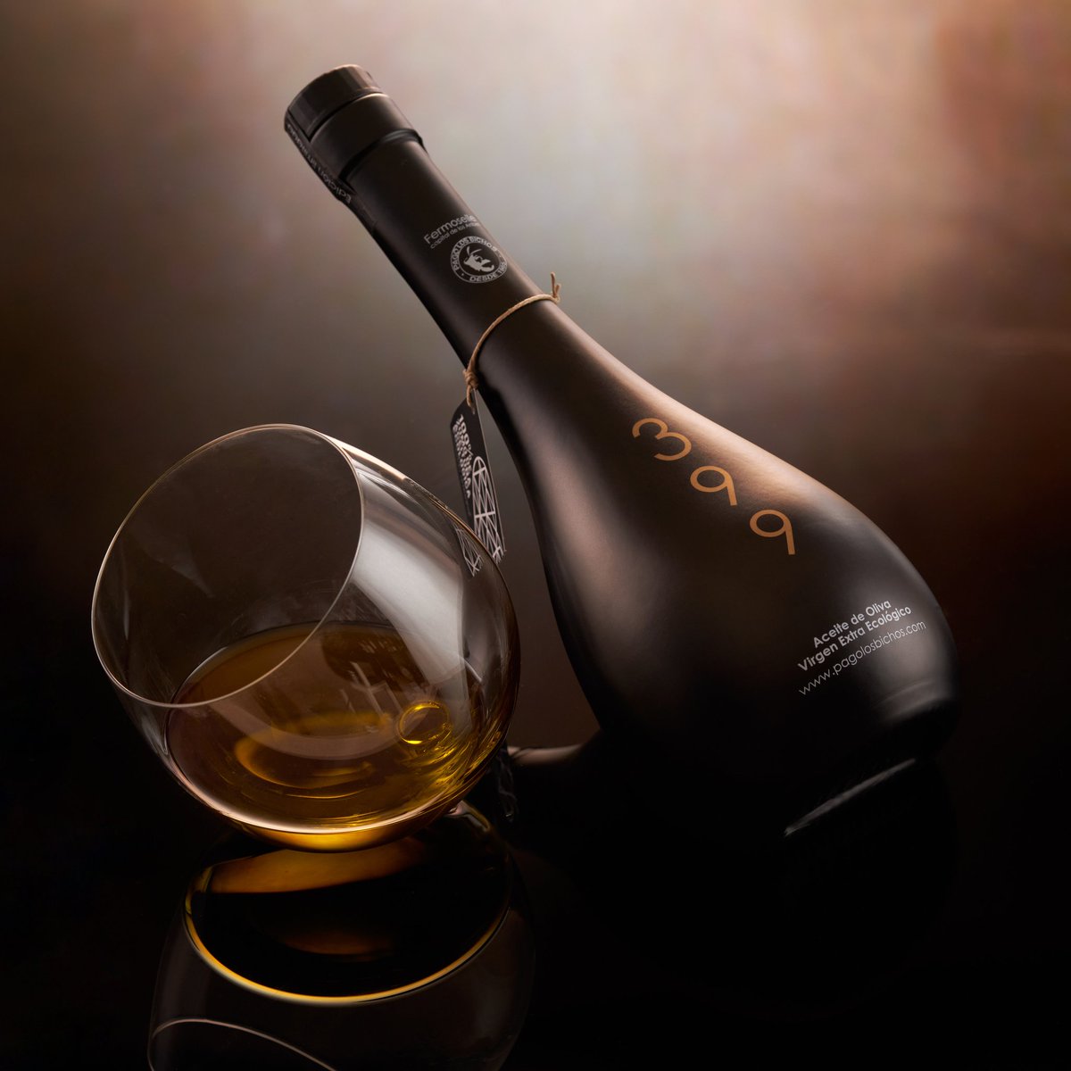 los_pago's tweet photo. 𝙰𝙾𝚅𝙴 𝙴𝚌𝚘𝚕ó𝚐𝚒𝚌𝚘 399 𝚎𝚡𝚙𝚛𝚎𝚜𝚊 𝚜𝚒𝚎𝚖𝚙𝚛𝚎 𝚎𝚕𝚎𝚐𝚊𝚗𝚌𝚒𝚊 𝚢 𝚌𝚊𝚕𝚒𝚍𝚊𝚍 𝚎𝚗 𝚎𝚜𝚝𝚊𝚍𝚘 𝚙𝚞𝚛𝚘.

📸 @pabloandresphoto 🙌💯🎩

https://t.co/FsY45GpNua

#aove #evoo #Zamora #CyL #fermoselle  #luxuryfood #productosaludable #pagolosbichos #aceitedeoliva https://t.co/EBWmR3ZZEK