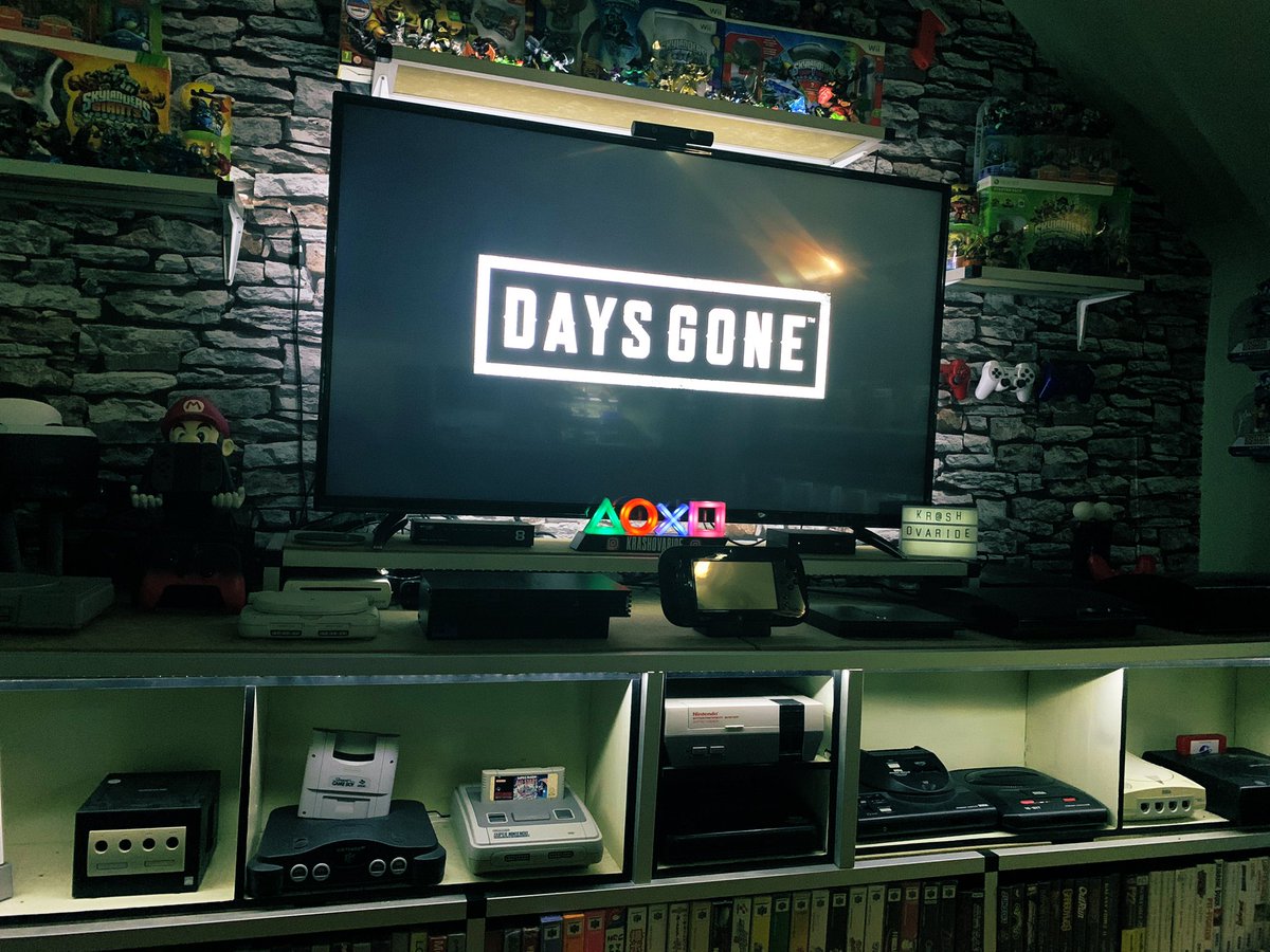 KRASHOVARIDE's tweet image. Finally got to do a bit of gaming last night now uni is done til feb..anyone know why my super gameboy isn’t working?