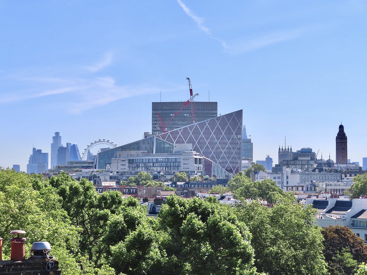NickDunbar77's tweet photo. Scorching hot here today in Chelsea London and some lovely scenery 😊 @SallyWeather @ChrisPage90 @itvweather @ThePhotoHour #visitlondon @metoffice #loveukweather #chelseaembankment https://t.co/oDsySrpaGy