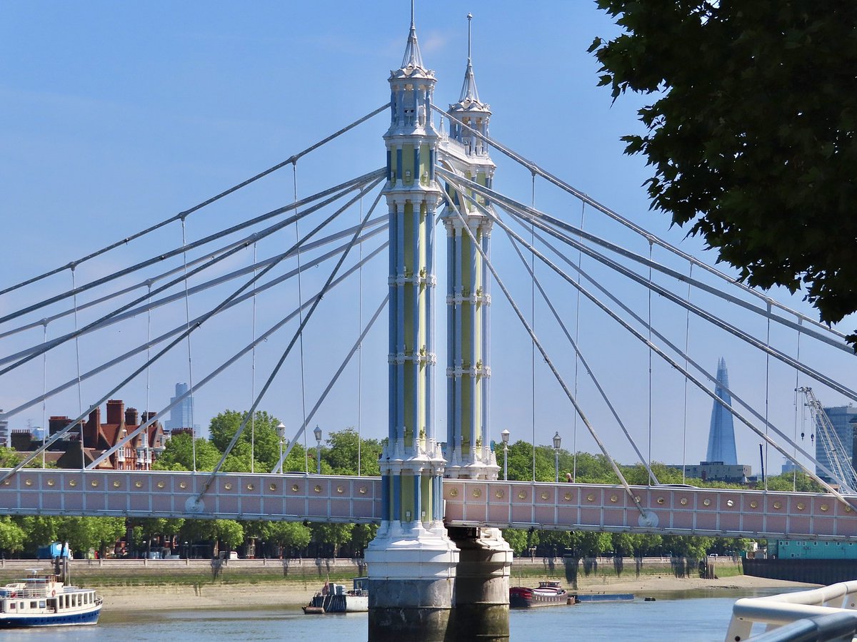 NickDunbar77's tweet photo. Scorching hot here today in Chelsea London and some lovely scenery 😊 @SallyWeather @ChrisPage90 @itvweather @ThePhotoHour #visitlondon @metoffice #loveukweather #chelseaembankment https://t.co/oDsySrpaGy