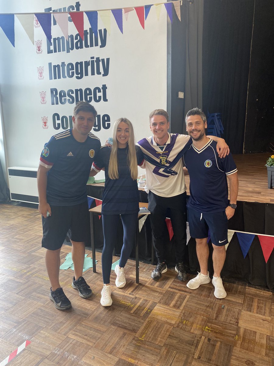 Come on Scotlandddddd 🏴󠁧󠁢󠁳󠁣󠁴󠁿🏴󠁧󠁢󠁳󠁣󠁴󠁿🏴󠁧󠁢󠁳󠁣󠁴󠁿 

All staff &amp; pupils today at <a href="/braidhurst/">braidhursthighschool</a> wearing our country colours, supporting <a href="/ScotlandNT/">Scotland National Team</a> <a href="/braidhurstpe/">Braidhurst Faculty of HWB 🏓🍎</a> 

HWG💙🤍

#EURO2020  #SCO