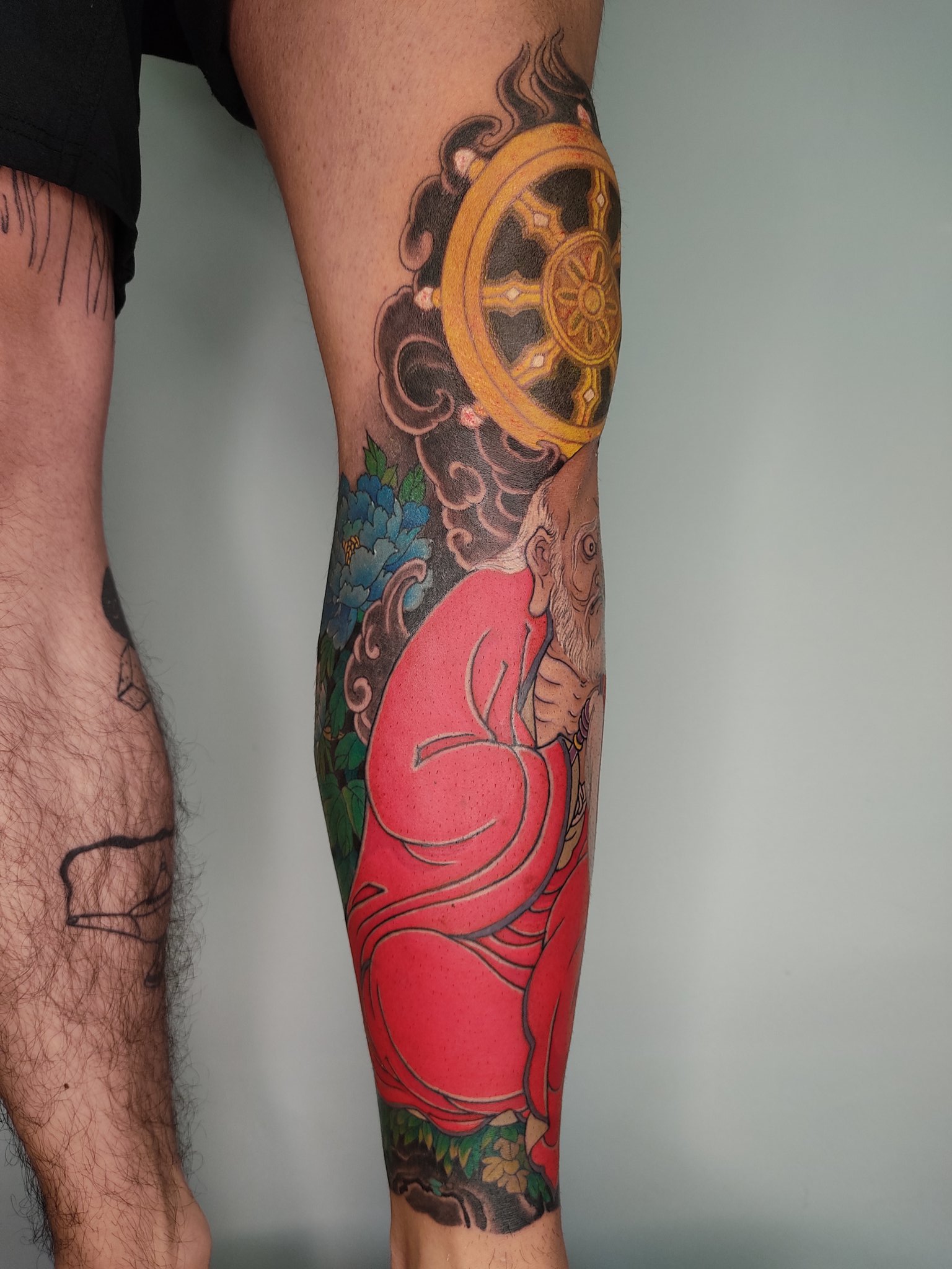 刺青達磨 七分袖 #達磨 #銭蛙 #金魚 #波 #sleevetattoo LINE: @ blackeyes