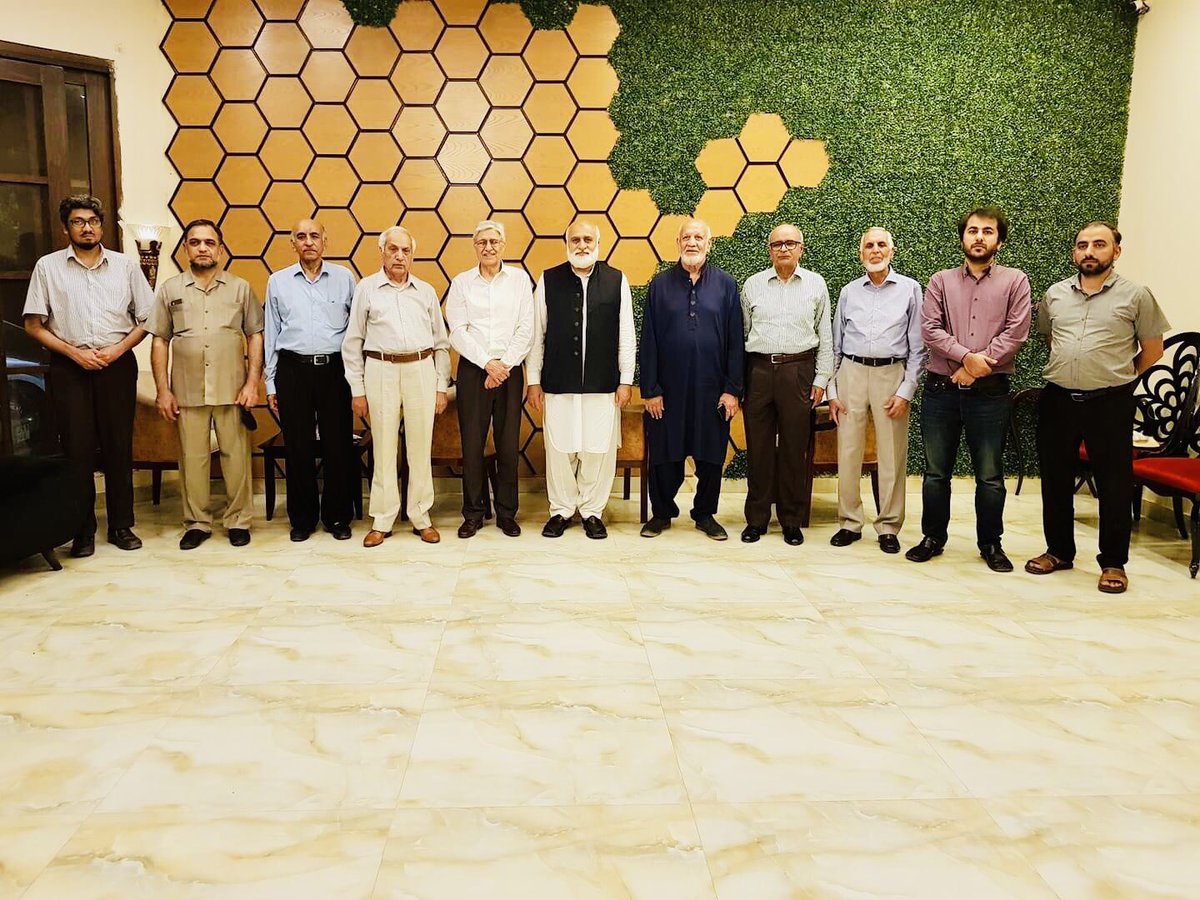 DrNiazAhmadSI's tweet photo. With executive members of Pakistan Institute of Chemical Engineers (PIChE). https://t.co/rXI4QJKFVM