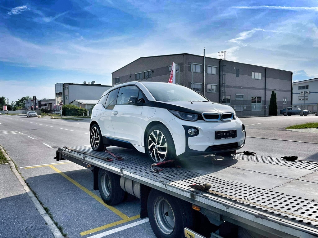 UVOZ VOZIL PO NAROČILU: Sveže prispel BMW i3 REX iz Nemčije. 🤩
Varen nakup rabljenega vozila iz tujine. Pregledamo ga v 35 kontrolnih točkah in pripravimo na izdajo. Pravtako nudimo garancijo 12 mesecov. 

Info: 01-7240143 ali info@subelj.si 

#AcŠubelj #rabljenavozila #BMW