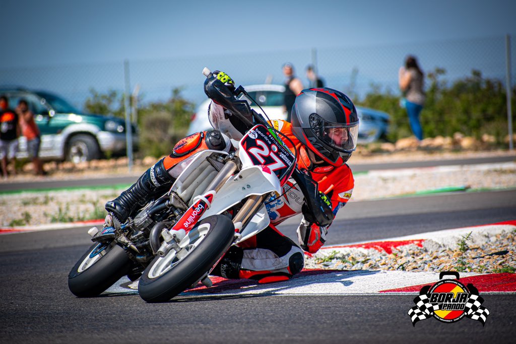 27Pretel's tweet photo. Carrera del regional murciano de motociclismo en el circuito yepes motor, P2 de los que corren la carrera en el crono y en las dos mangas. Primero en la categoría, uno de los mejores momentos de mi vida,además trofeo para casa. A ver si el futuro me sigue sonriendo de esa manera https://t.co/hEqX4Ggegm