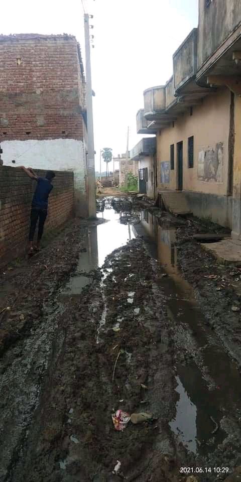 RichaMi22967521's tweet photo. ग्रा0प0 तेतरावा वार्ड संख्या 8 में जलभराव की समस्या बहुत ही व्यापक है जिससे आमजन को कठिनाइयों का सामना करना पड़ रहा है।
कृपया यथाशीघ्र समस्या का समाधान करने की कृपा करें।@dmnalnda https://t.co/QuDqnKlIKR