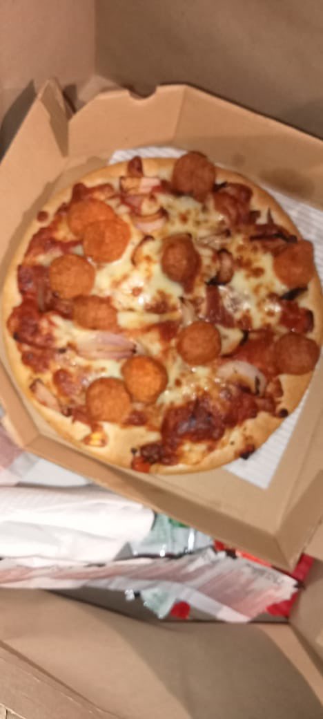 shrigrv's tweet photo. @PizzaHutIN Alright the order #14193064
I ordered a medium size pizza and got pan pizza attached are the images too see what kind of pizza that was. https://t.co/wQpFv8fHOM
