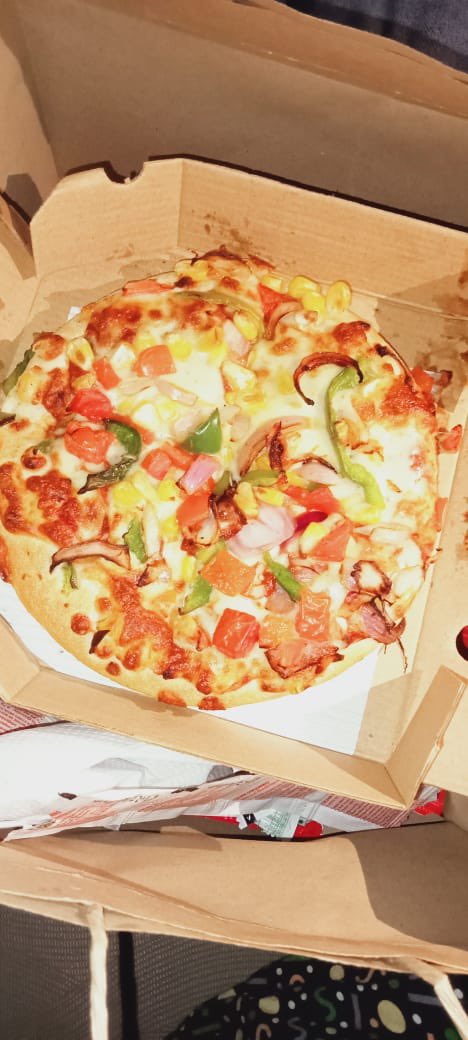 shrigrv's tweet photo. @PizzaHutIN Alright the order #14193064
I ordered a medium size pizza and got pan pizza attached are the images too see what kind of pizza that was. https://t.co/wQpFv8fHOM