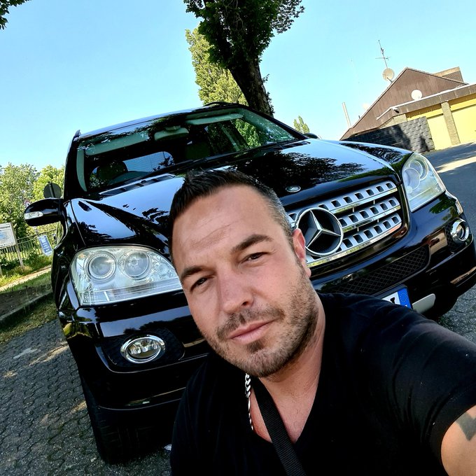 Frisch das Auto gewaschen so kann die Woche starten. Und die ganze Woche soll geiles Wetter sein😍💪🏼!<a href="/tag/carselfie"class="tags"><span>#carselfie</span></a><a href="/tag/mondaymotivation"class="tags"><span>#mondaymotivation</span></a><a href="/tag/benz"class="tags"><span>#benz</span></a><a href="/tag/mercedes"class="tags"><span>#mercedes</span></a><a href="/tag/germancars"class="tags"><span>#germancars</span></a>