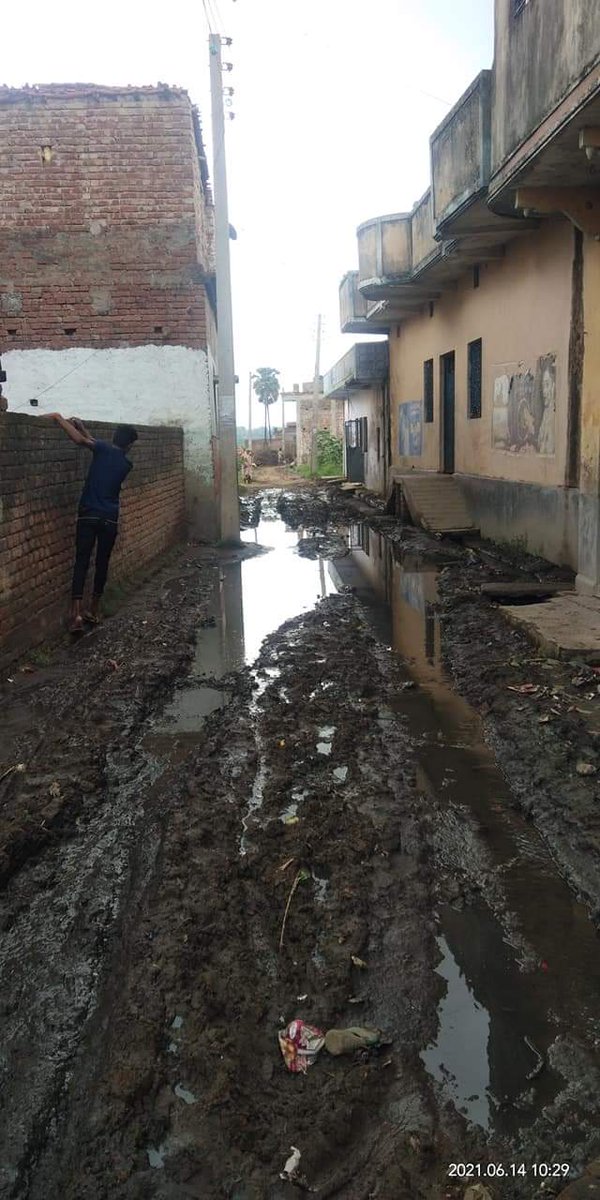 rp64501's tweet photo. बिहार शरीफ प्रखंड ( नालन्दा) के ग्रा0प0 तेतरावाँ के वार्ड संख्या 8 में जलभराव की समस्या बहुत ही विकराल है जिससे आमजनों को काफी कठिनाइयों का सामना करना पड़ रहा है। कृपया यथाशीघ्र समस्या का निदान करने की कृपा की जाय।@dmnalanda https://t.co/LYTpPWEWLx