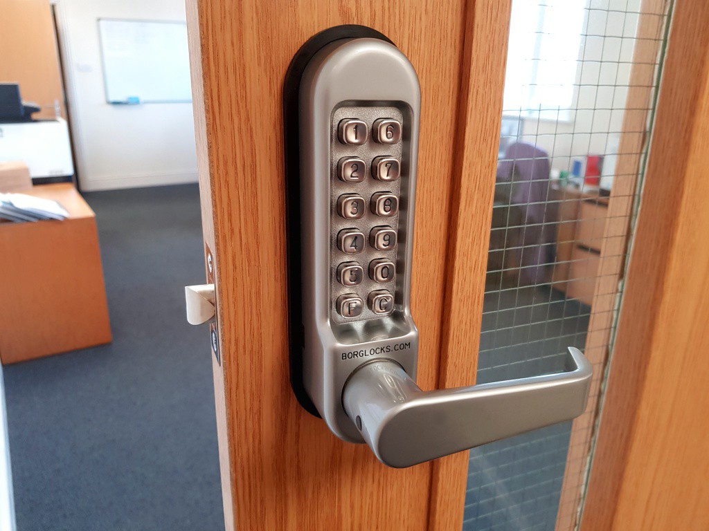 BorgLocksUK's tweet image. Locks you can rely on – meet the 5000 Series from Borg Locks
▸ lttr.ai/h0v9

#combinationlocks #locksforgates #DigitalLocks