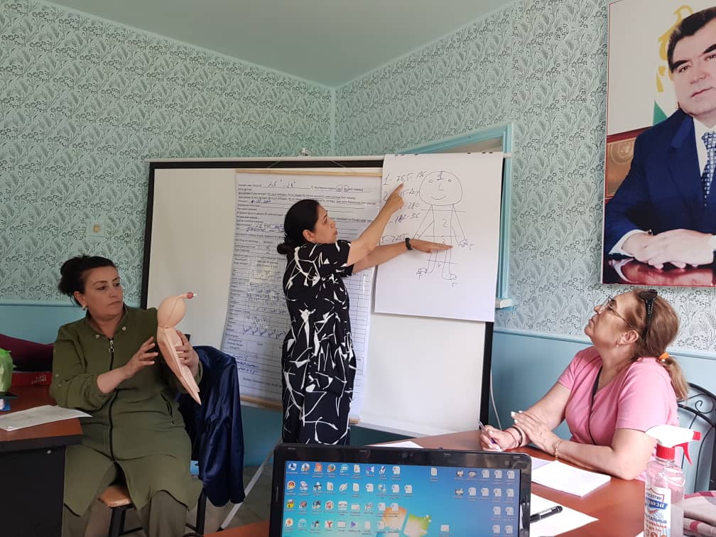 UNFPATajikistan's tweet image. UNFPA with the financial support of #IslamicDevelopmentBank held trainings on Effective Perinatal Care (EPC) to improve the knowledge&amp;amp;skills of perinatal care providers on EPC issues. 84 gynecologists, neonatologists, anesthesiologists, midwives enhanced their knowledge on EPC.