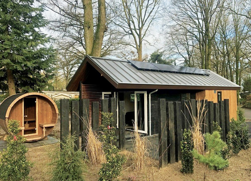 Mooi weer hè! Kan jij nou net als wij niet stilzitten, ga dan buiten aan de slag en maak een mooie veranda of een tuinhuis. Met een superstrak dak van felsplaten. Past zowel bij meer traditionele bouwstijlen als bij moderne!

bouwproducten.hardeman.nl/profielplaten/…