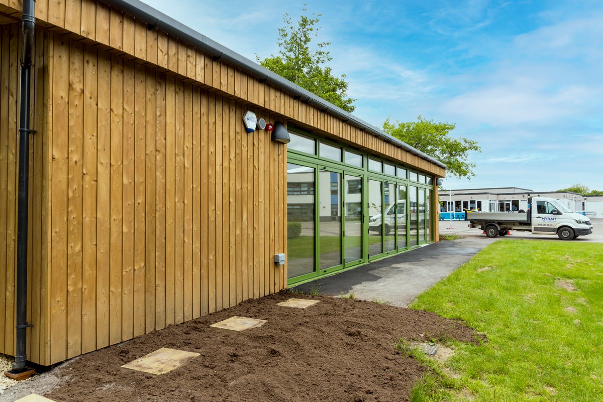 MyrahConstruct's tweet image. SUNSHINE GARDEN ROOM!

With all this glorious weather, we just couldn't help ourselves posting some more shots of The Garden Room at Bridge Farm Primary School