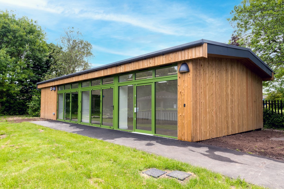 MyrahConstruct's tweet image. SUNSHINE GARDEN ROOM!

With all this glorious weather, we just couldn't help ourselves posting some more shots of The Garden Room at Bridge Farm Primary School