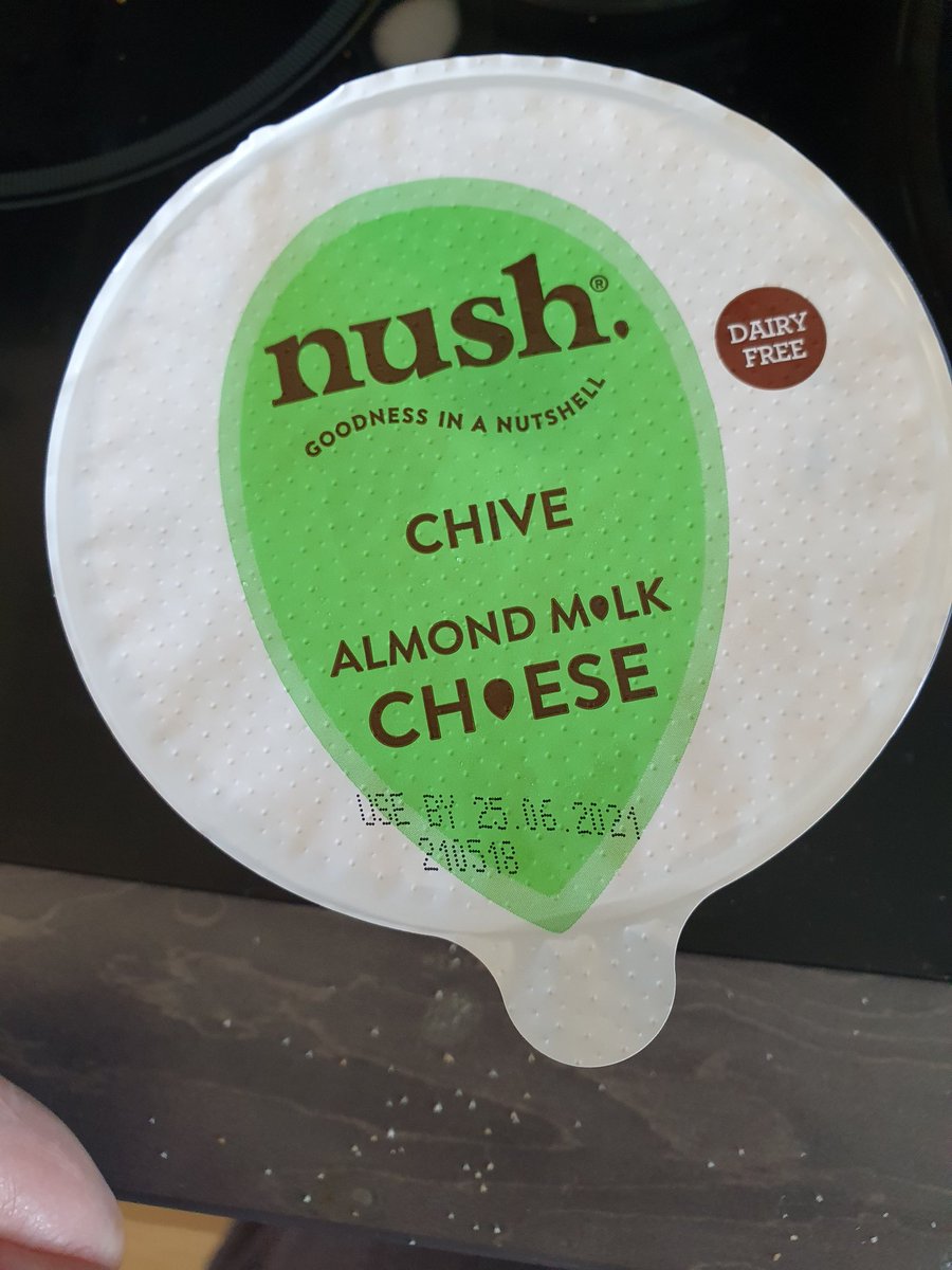 MetalEllie's tweet photo. @nush_foods I was very much looking forward to my breakfast this morning of a bagel and nush chive spread but when I opened the tub it had mould in it 😫 the best before date is not until the 25th! https://t.co/T0yCKGMwDB