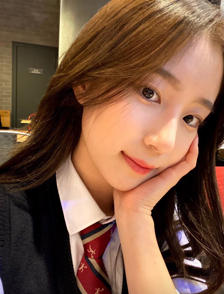 cignature on X: "안녕하세요 시그니처 도희입니다❤️ 직접 인사드리는건 처음인거 같은데 아직 실감이 잘 안나는거 같기도  하고..그러네요..히히 앞으로 계속 좋은 모습 보여드리려 열심히 노력할테니까 예쁘게 지켜봐주세요💘 #시그니처 #cignature #도희  #Dohee https ...