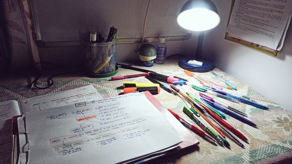 yeh_jindagi's tweet image. आओ सुनहरी तकदीर लिखते हैं......
बेहतर कल की तहरीर लिखतें हैं......
#मन
#yeh_jindagi