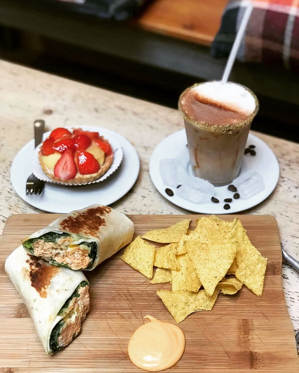 Dine outdoors with us this lunchtime🥪🥗🧁☕🥤

#thewoodenwhisk #cafe #dublin #dublincity #citycentrecafe #talbotstreet #monday #lunch #outdoordining