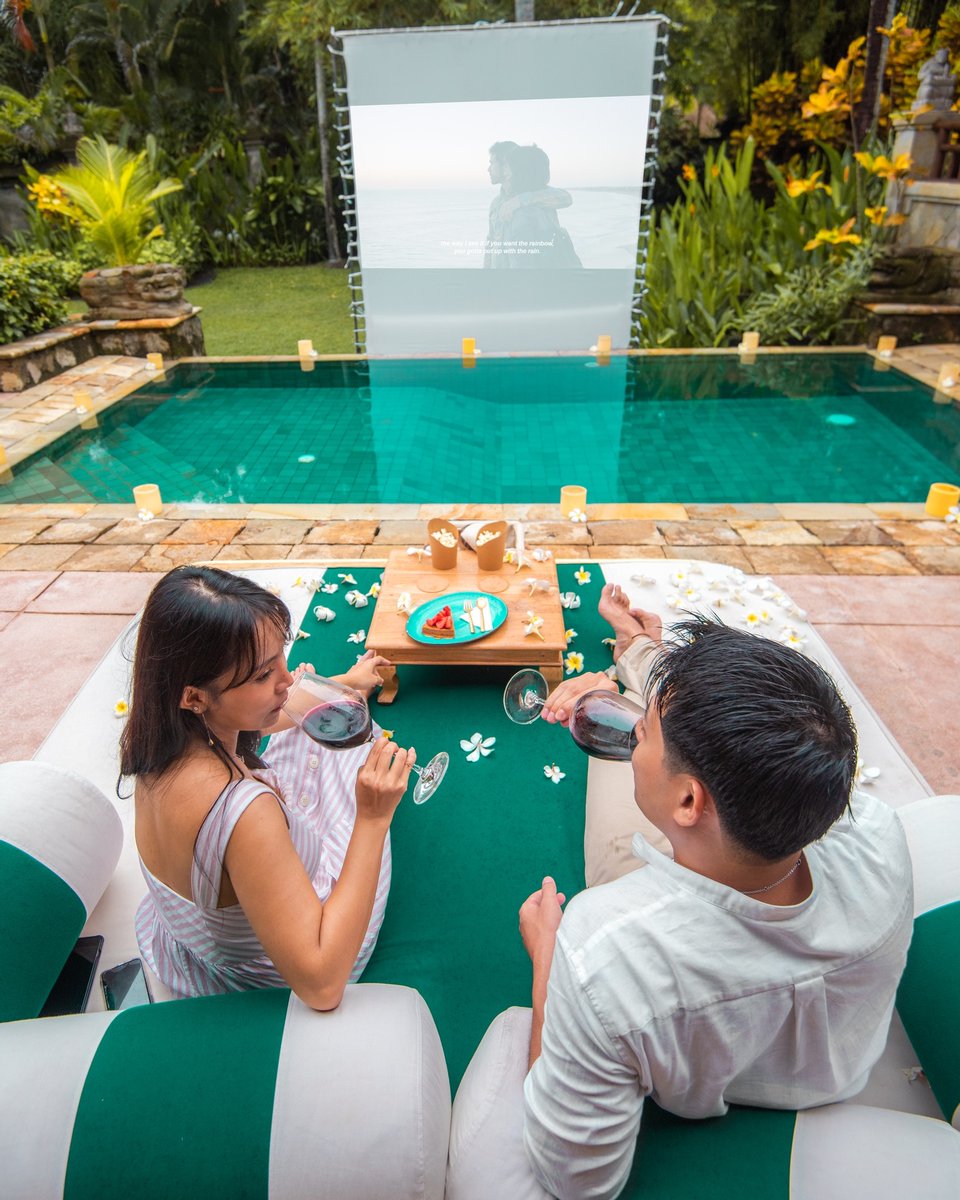 Level up your romance with a private movie night at Meliá Bali The Level Garden Villa. Experience the magic of movies under starry nights while sipping on delicious wine with your loved ones to rekindle intimacy. 🍿🎬 
#DiIndonesiaAja #WonderfulIndonesia #FromIndonesiawithLove