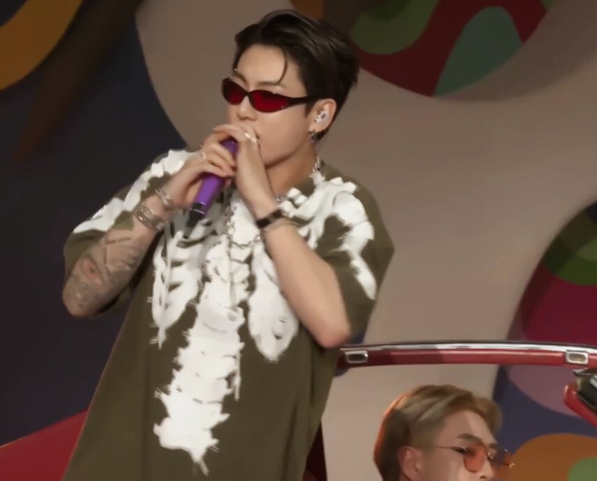 archiveforJK's tweet photo. JUNGKOOK IN THIS FIT?/)):€/)??? https://t.co/s4P9xPRIKf