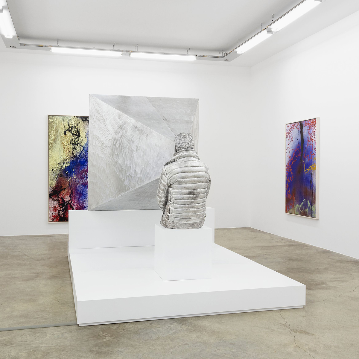 L’artiste Abraham Poincheval est à l'intérieur de cette sculpture et il n’en sortira qu'après avoir passé une semaine entière à regarder l'œuvre de Hans Hartung.

"Hartung 80" est visible à la @galerieperrotin du 12 juin au 31 juillet 2021.

arts.konbini.com/artcontemporai…