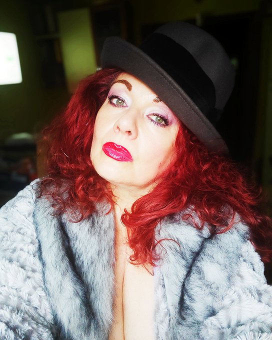 Miei carissimi amici vi aspetto con i miei numerosissimi films 💋💋💋 Da #jessicarizzo Per parlare direttamente<a href="/tag/selfie"class="tags"><span>#selfie</span></a><a href="/tag/model"class="tags"><span>#model</span></a><a href="/tag/hot"class="tags"><span>#hot</span></a><a href="/tag/film"class="tags"><span>#film</span></a><a href="/tag/movies"class="tags"><span>#movies</span></a><a href="/tag/star"class="tags"><span>#star</span></a><a href="/tag/hard"class="tags"><span>#hard</span></a>