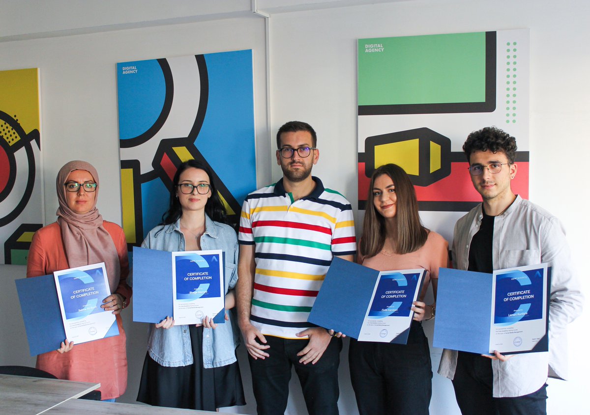 coreupllc's tweet photo. As we hand out the well-earned certificates to our future SMM’s, we want to thank each and every one of our students for choosing core^ academy. 📚⁣
⁣
We really hope that these 5 weeks have brought value for your careers and we can’t wait to see what you do next! 🎉⁣ https://t.co/JKyUOrd89X