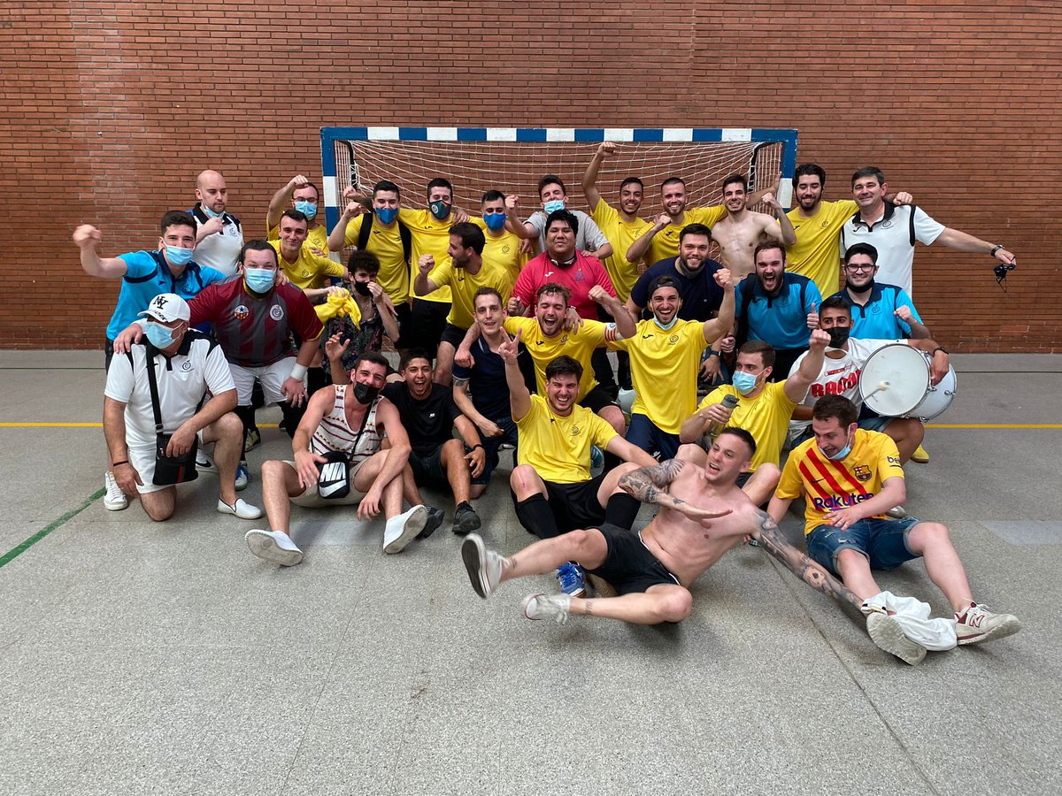 asmfutsal's tweet photo. One step closer💛 Gracias afición! https://t.co/Renwiifiek