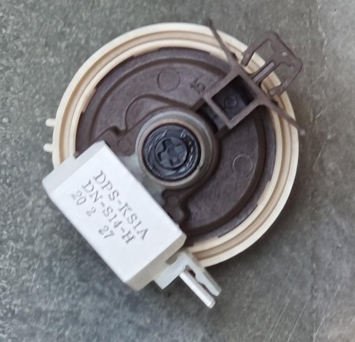 dhruvarora's tweet photo. @IFB_Care 
I have a recurring water sensor issue with my washing machine, same has been replaced various times, last replacement was 45 days back, local service center is unable to provide any satisfactory explanation. https://t.co/rJKbUNvgTh