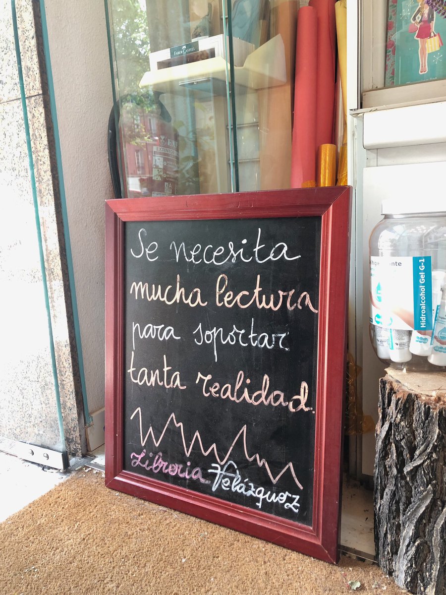 El mensaje viral que ha sorprendido en la puerta de una librería: “Ojalá lo  apliquemos cada día”