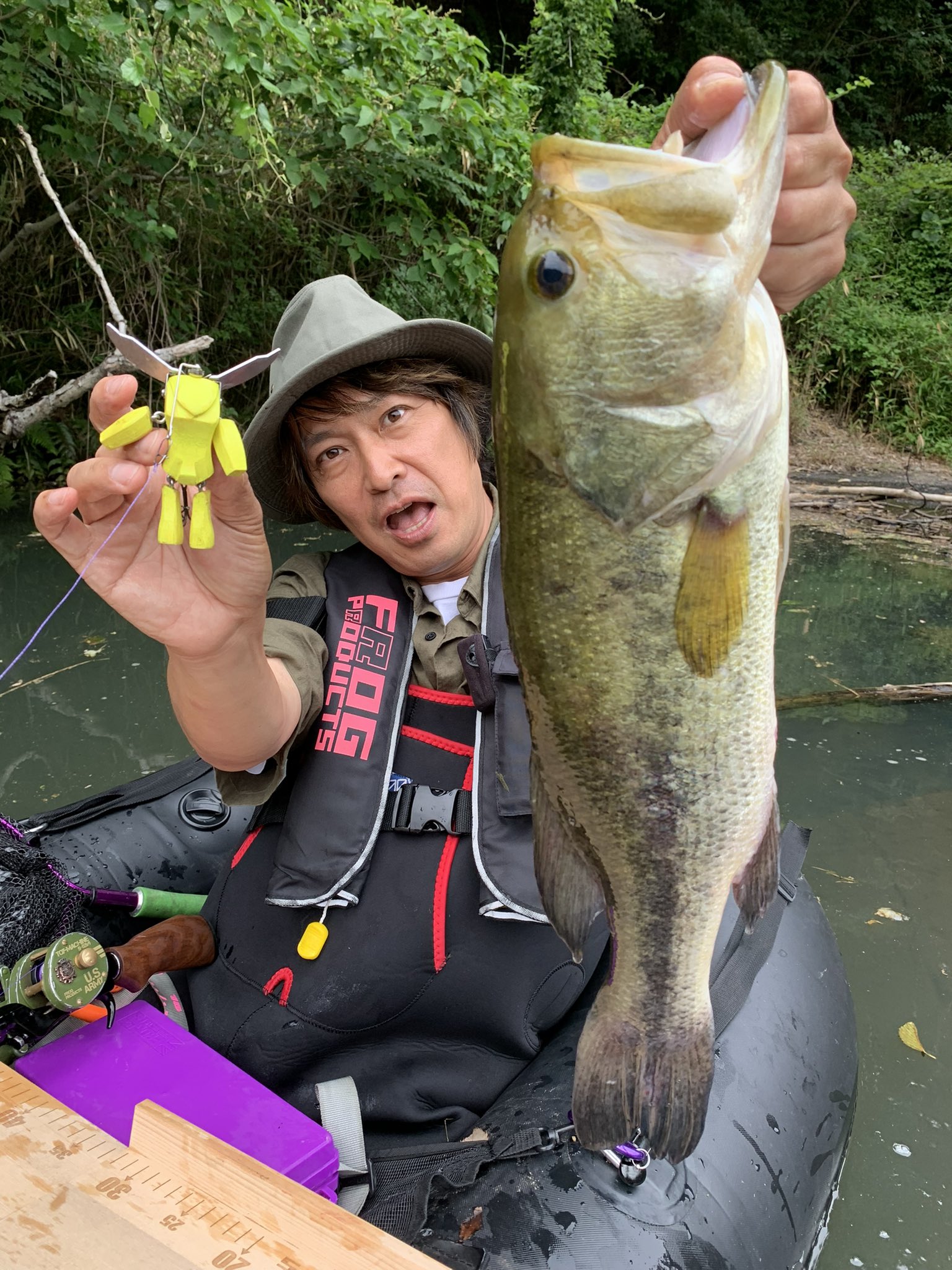 荒井謙太 ロボットルアーで釣る 動画配信 月曜日２０時３０分より 視聴者プレゼントあり フロッグプロダクツ フロッグ バス釣り トップウォーター トップ道 カヤックフィッシング フローター T Co E0reg4qb80 Twitter