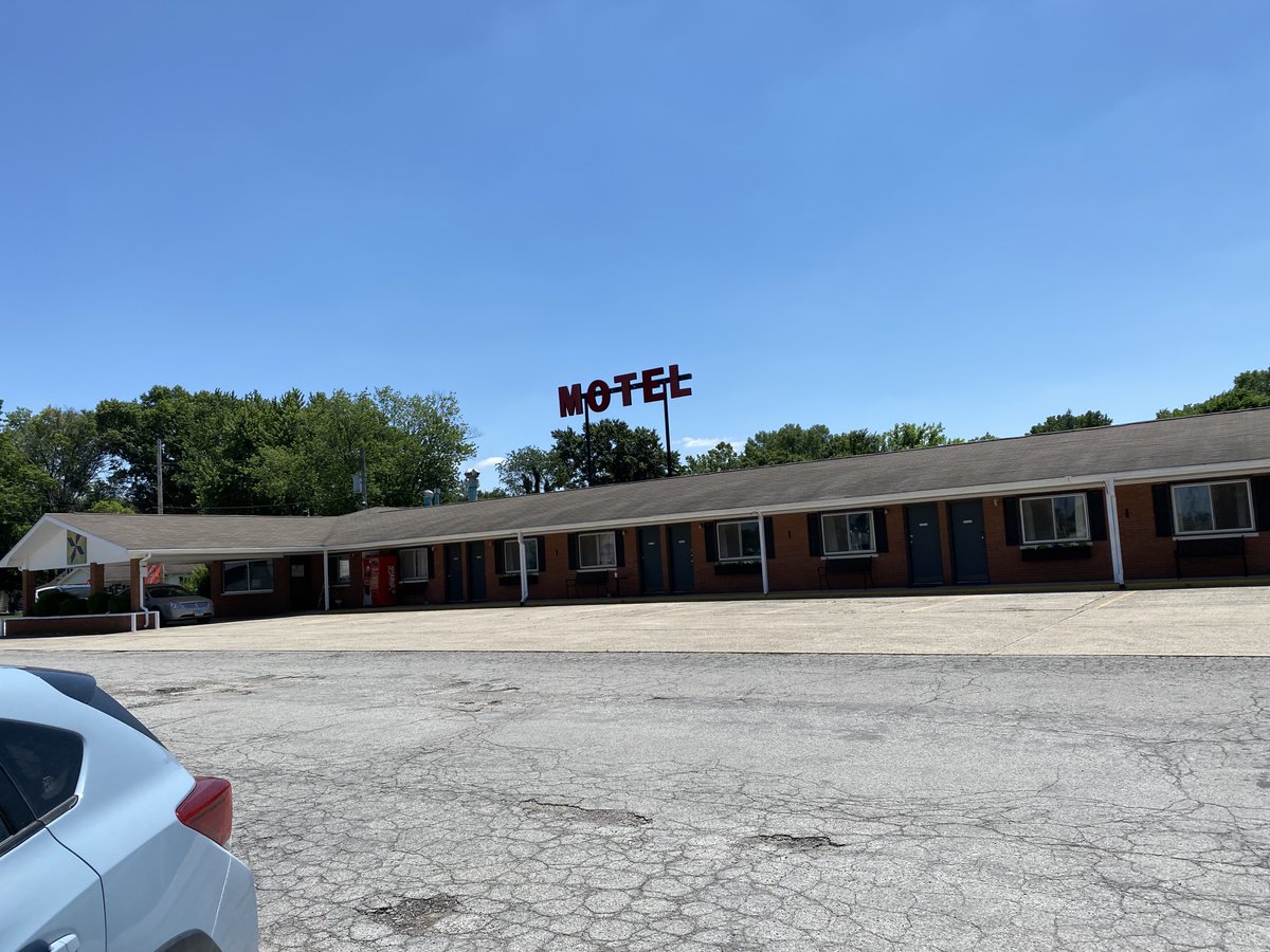 moe_need's tweet photo. #OTR.  Here is a picture of the motel. Photo credit: @TomJBurke https://t.co/DAG5pWHGHo
