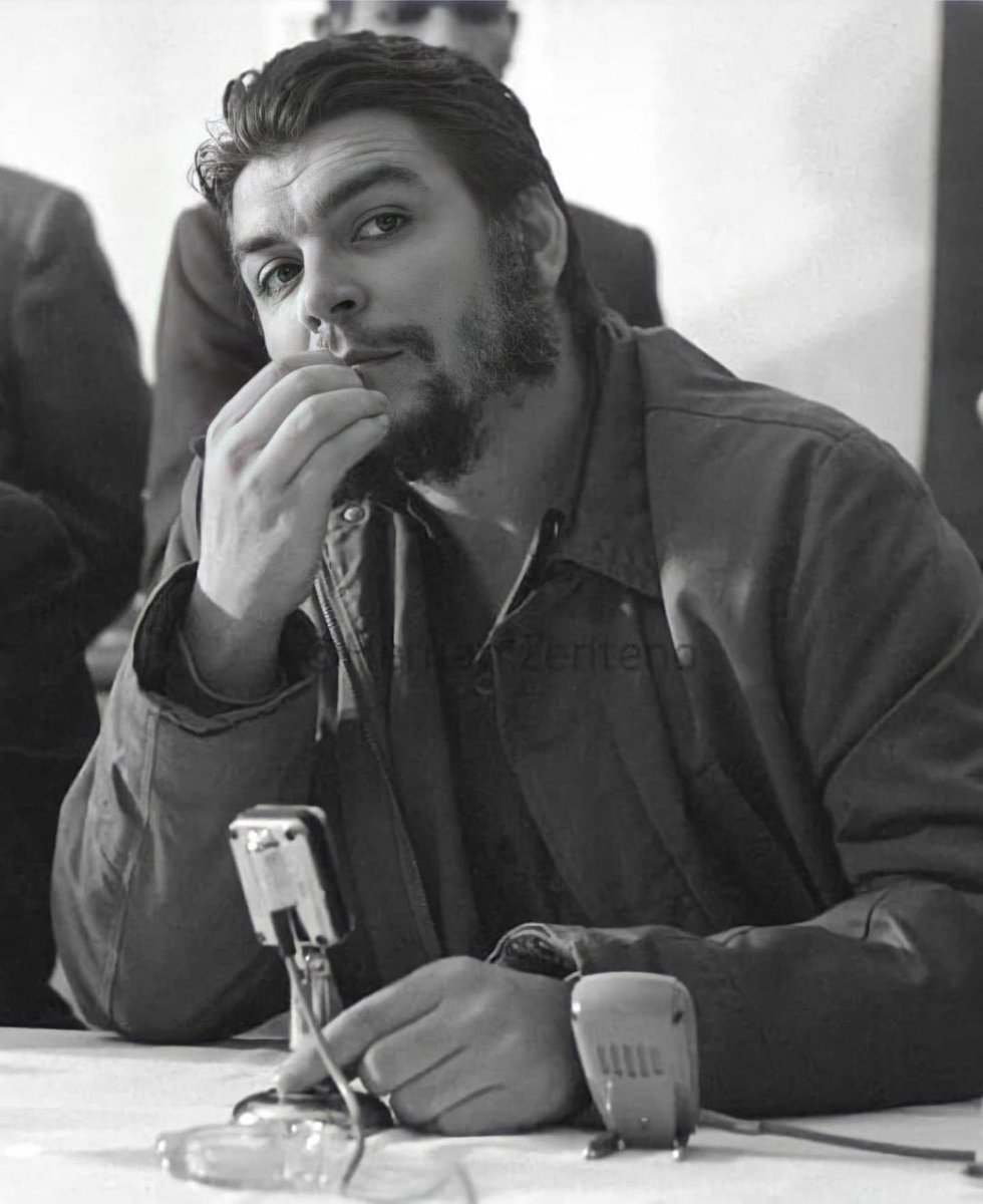 melikecan8's tweet photo. “Biz yenilirsek kalkar yine deneriz, 
diktatörler yenilirse sonları olur.”

 İyi ki doğdun Comandante

#CheGuevara https://t.co/abwbejtSLX