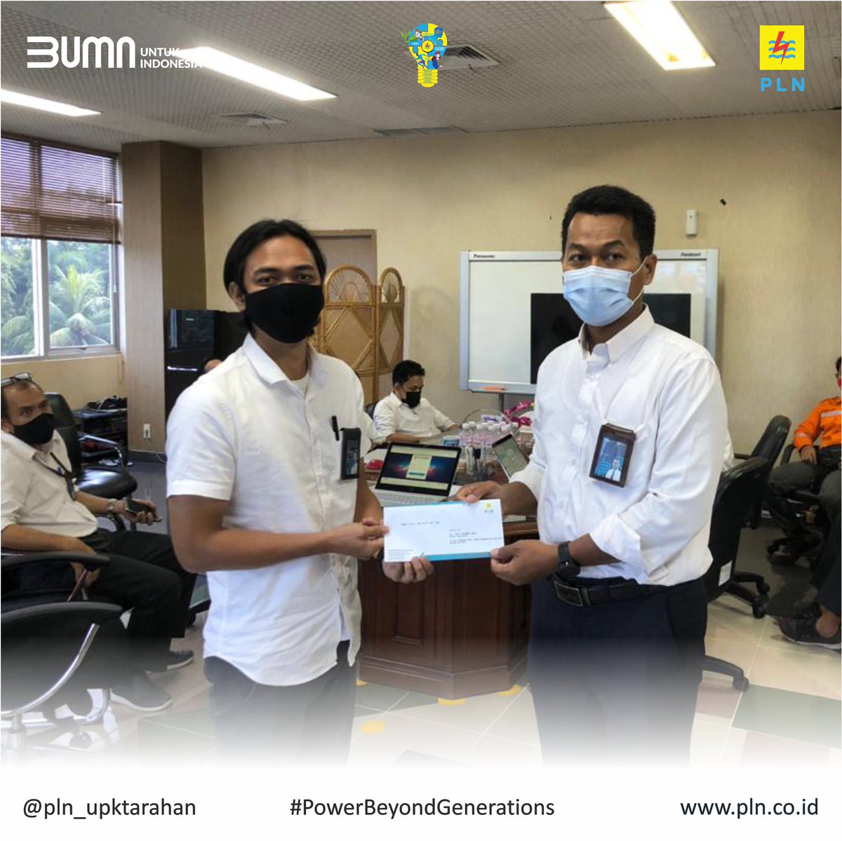 TarahanUpk's tweet photo. Penyerahan SK Mutasi Pegawai Aktivasi 1 Juni 2021 di lingkungan PT PLN (Persero) UPK Tarahan 

#13rightlikeastar
#UPKTarahanMenjulang https://t.co/YVYP6vReJq