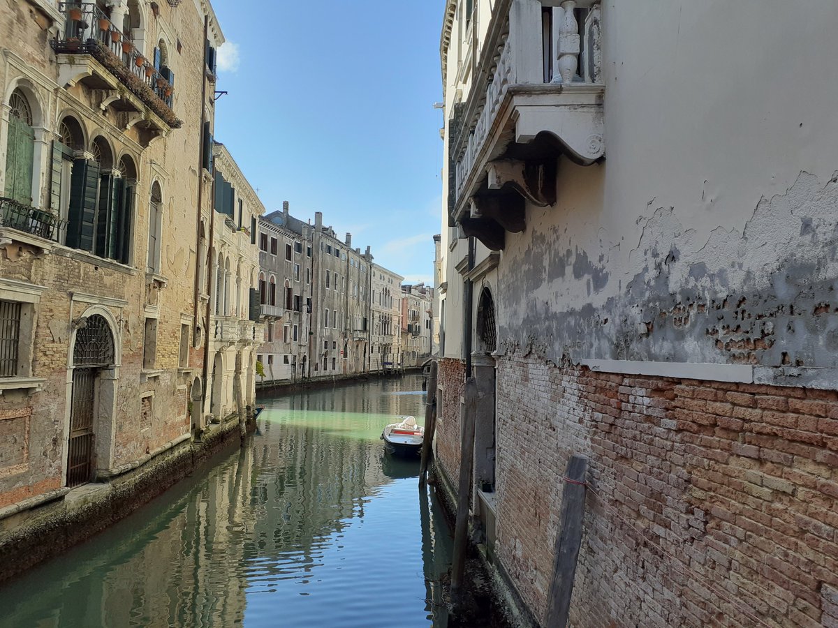 LuxrestVenice's tweet photo. Confused about all the changing rules when coming to #venice? What is open and what is not? How to #travel? Check our latest post to learn more and keep in touch https://t.co/f36iC07BcA! #werentapartments #TravelRules #traveltoitaly #traveltovenice #whitezone #travelinfo https://t.co/Z8vKD51WFu