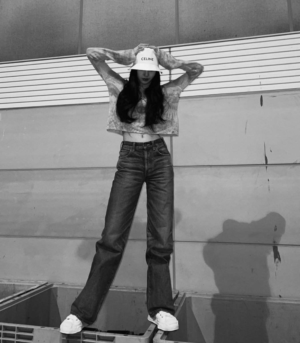 clssource's tweet photo. [🌟] Today three years ago Lisa opened her Instagram account. She’s the most followed K-Pop idol and has the most liked photo (by an idol) on the platform 💜

🔗 https://t.co/IrEFTim0oK

블랙핑크 리사 | #LISA #리사
#BLACKPINK #블랙핑크 @BLACKPINK https://t.co/ObW5s0nAkA