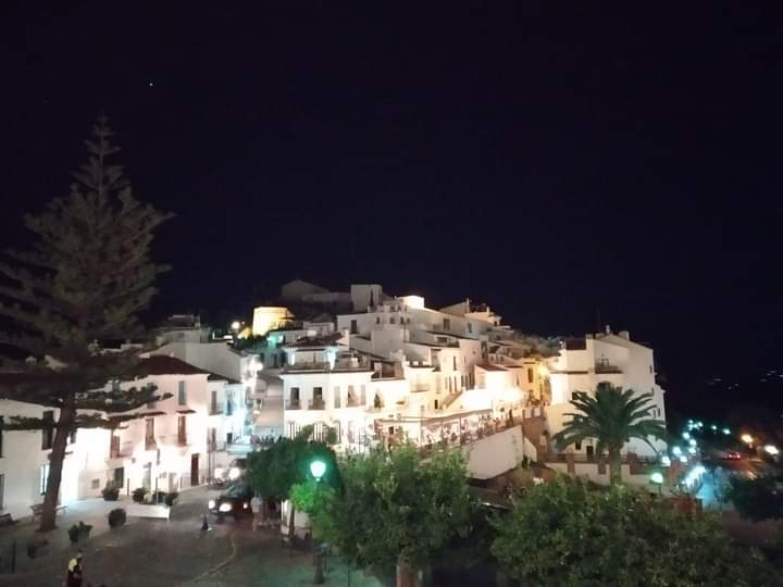 @Garridojosema @paquienmalaga <a href="/SendaLitoral/">Senda Litoral</a> @visitcostasol <a href="/axarquiaAPTA/">Axarquia Costadelsol</a> <a href="/cc_torcal/">Club Ciclista El Torcal de Antequera 🚴</a> <a href="/niamhmoon/">niamh🚴‍♀️pyreneescyclinglodge</a> <a href="/CyclingLodge/">Niamh - Pyrenees Cycling Lodge</a> @highcycling_ @Velo_Leitholm <a href="/PlataformaRC/">PlataformaRC</a> <a href="/1001puertos/">1001puertos</a> <a href="/globerismo/">Globerismo</a> <a href="/sarahandrews71/">Sarah Andrews</a> Frigiliana enamora. Como toda la Axarquia. Muy recomendable 👌