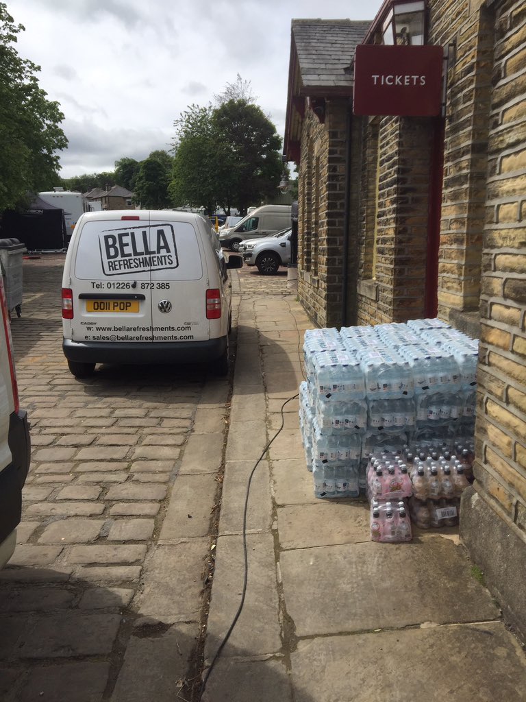 Bella keeping the cast and crew of the new Railway Children film topped up and hydrated today!

#railwaychildren #bellarefreshments

💦🚂🎥🎬